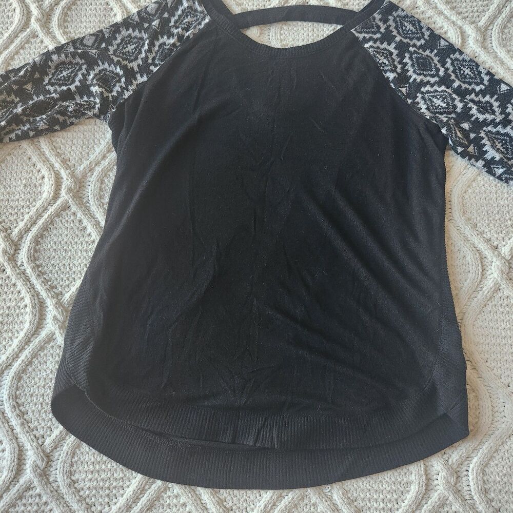 Maurices Black Geometric 3/4 Sleeve Top Size L/XL - Picture 2 of 4